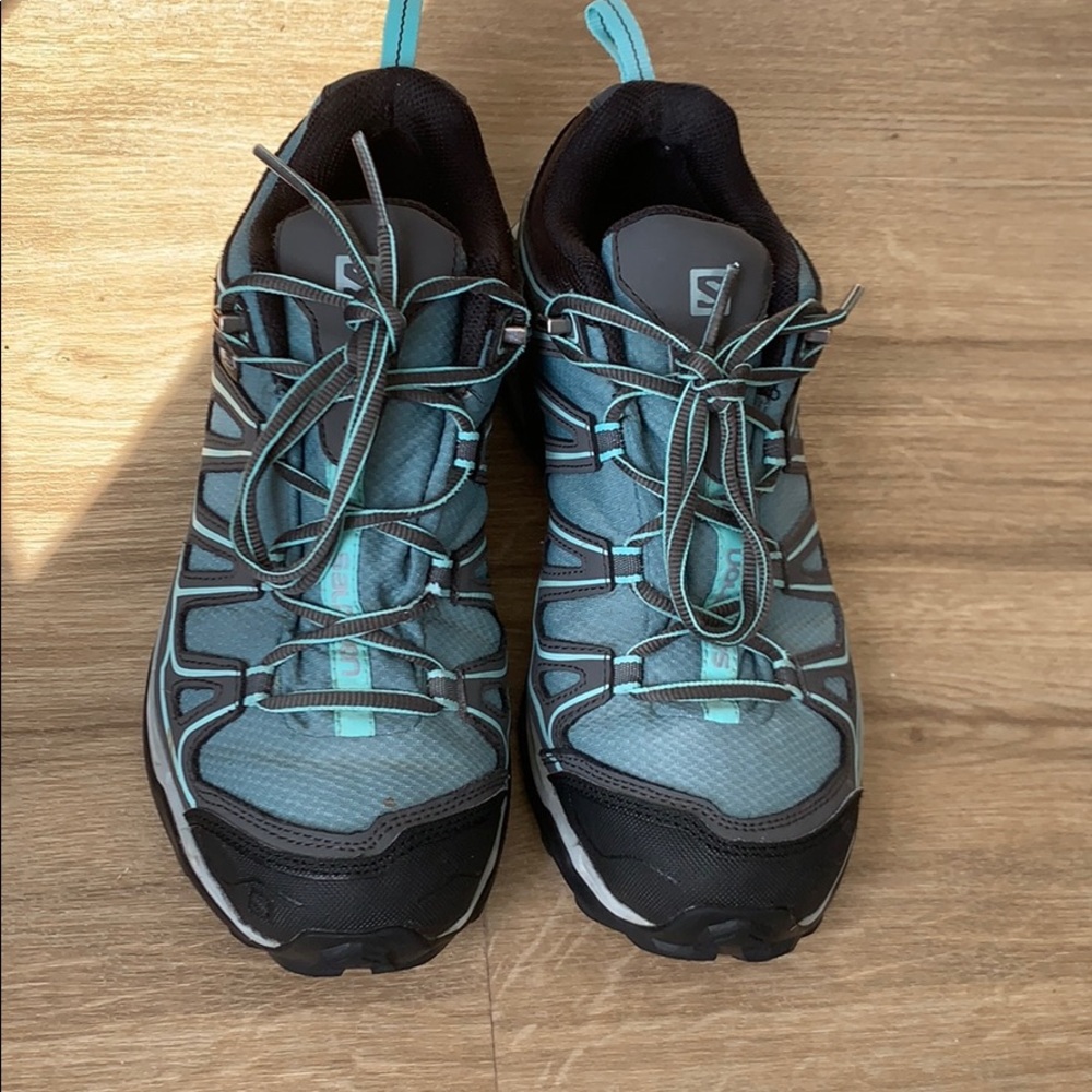 Women’s hiking shoes